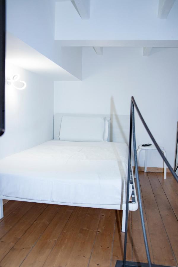 Easy - And Navigli Milão