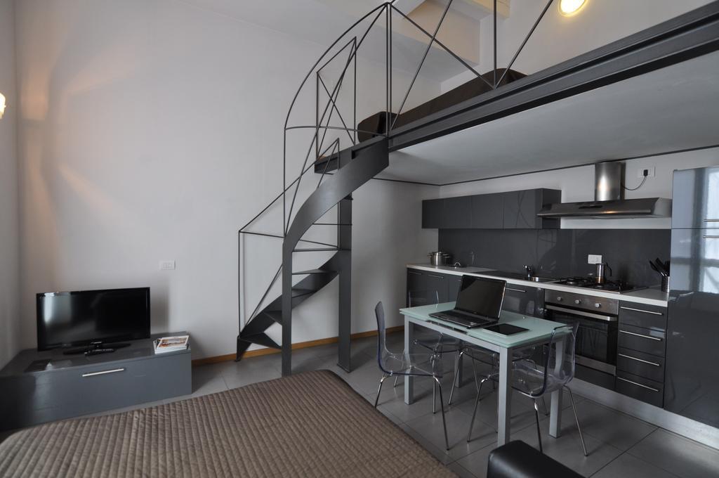 Easy - And Navigli Apart-hotel