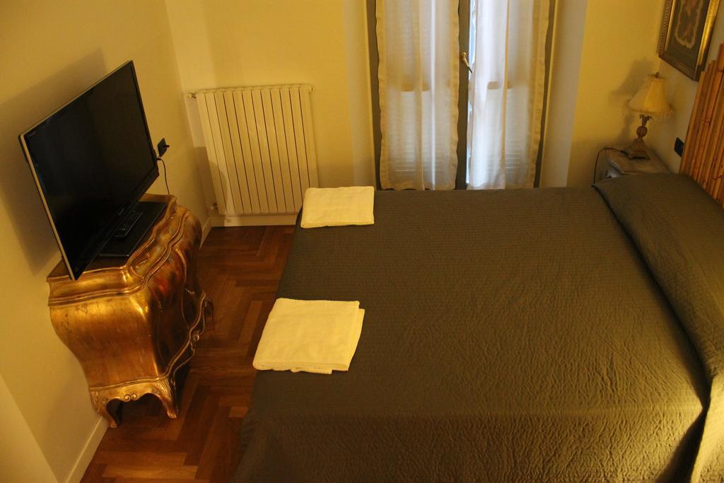 Easy - And Navigli Milão